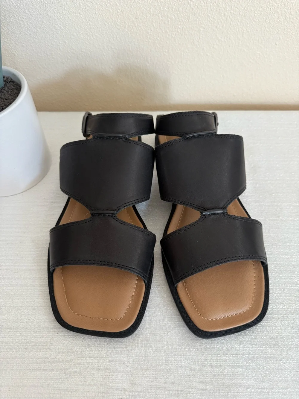 New UGG Women's Black Leather Comfort Sandals
